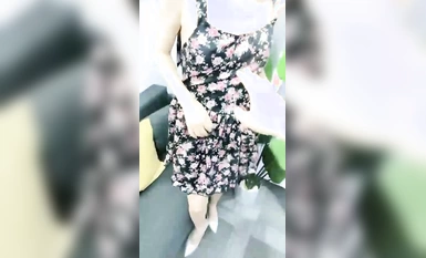 漂亮美眉【Avove】讓我感受一下 感受什麼 你進去慢點 啊啊好大好舒服 身材苗條細長腿被大雞吧小哥哥無套猛懟小穴淫水超多口爆吃精