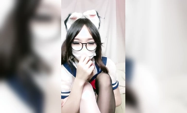 深セン羅湖メガネ女子校生[スリーピーラビットアクリジン] JKストッキングワンピースホースダンススキルは非常に強く、体は柔軟で、女の子は薄く、マンコは非常に大きいです！小道具のクレイジーな挿入(1)