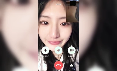 Isang scumbag ang gumawa ng video kasama ang kanyang kasintahan at hinayaan siyang panoorin ito ng manliligaw sa ibang babae.