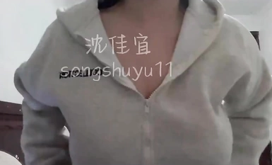 Twitter’s rare busty goddess [Little Squirrel in the Woods-Shen Jiayi] should say something or not. These two big meatballs are not NBA players, so I’m afraid they can’t control them.