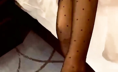 Twitter China Eastern Airlines flight attendant's best stewardess [Bean Niwan] Welfare private photoshoot, footjob and sex, the goddess is really horny, 170 perfect long legs and gun mount