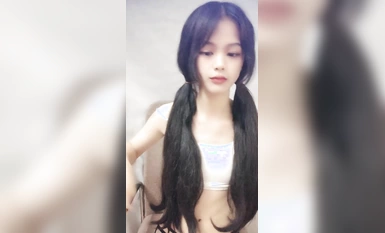 雙馬尾卡哇伊小蘿莉【太平公主】清純甜美少女，脫光光貧乳嫩穴，跳蛋震小騷逼，跪在椅子，翹起美臀特寫