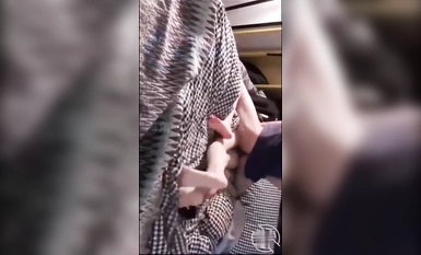 兄妹亂倫，哥哥把親妹妹破處，暴力強姦