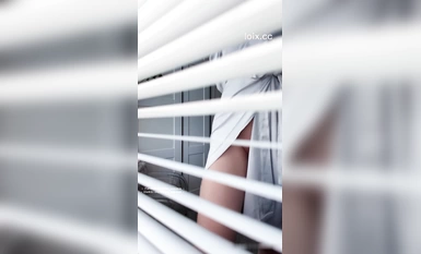 올리브 화이트 실크 가운