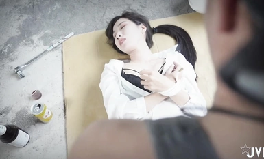 ラベンダーの建設現場の配管工