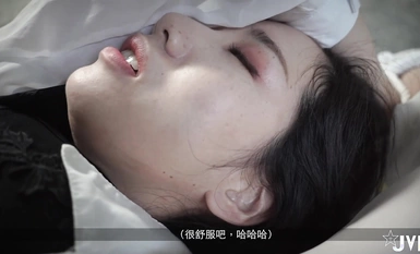 ラベンダーの建設現場の配管工