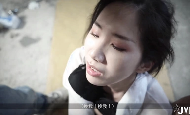 ラベンダーの建設現場の配管工