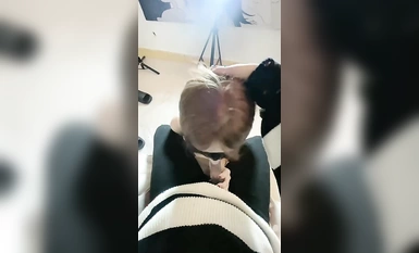 戴上假鸡巴草死闺蜜这个小骚货【你的KKKKLOVE】体验一下当攻的感觉只有女人才最了解女人，唯美女同拉拉两位大美女直觉盛宴(1)