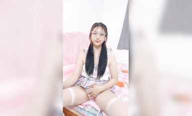 Pada Julai 2024, pendatang baru akan pergi ke laut ~ [Xiaotian Licking] seorang gadis sekolah memakai cermin mata! Payudara yang sangat cantik! Saya sangat ingin menjilatnya, gadis berkaca mata hanya seronok menontonnya (2)