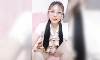 2024年7月，新人下海~【小甜舔】戴著眼鏡的學生妹！超美胸！超想舔她，眼鏡妹就是看著過癮 (3)