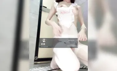 가장 아름다운 트위터 여신, 최고의 복숭아 엉덩이를 가진 여신은 다양한 위치에서 섹스를 하고 뒤에서 질내 사정을 당합니다. 최고의 외모를 가진 작은 창녀는 그녀를 볼수록 점점 더 흥분됩니다.