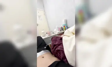 Seorang gadis berkaca mata JK yang saya temui secara kebetulan mula-mula memuji beg galas beruang kecilnya yang comel, kemudian memintanya makan malam bersamanya, dan akhirnya benarkan saya menidurinya secara percuma.