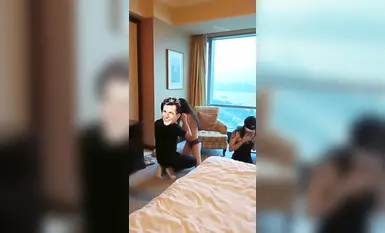 顶级淫乱盛宴！人生赢家大神【海盗船长】最新VIP群付费长视频，多位S级外围女神3P4P5P各种性爱现场记录(13)