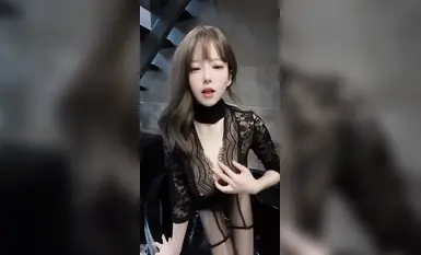 抖音150萬粉絲網紅美女-小馬漫漫 微密圈高價定製視頻-漏點 乳頭超嫩視頻福利