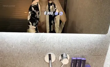 Ang dyosa ng mahirap, ang asong babae ng mayaman, ang sobrang gandang stewardess [Lin Wanwan] sa Twitter, ang SVIP threshold ay 1888 benefits, siya ay sinanay na i-deepthroat ang makamandag na dragon at tinapakan ang kanyang puki, ang mga katangian ng aso