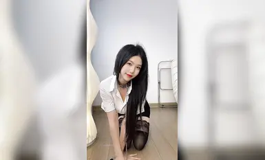 秀人网抖娘利世《OL遛狗爬行》哥哥的骚母狗