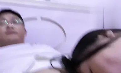 Wang Jiaxue, seorang wanita muda dari Daerah Xiwai, Daerah Tongchuan, Dazhou, menunjukkan mukanya secara rahsia dan menghisap air mani.