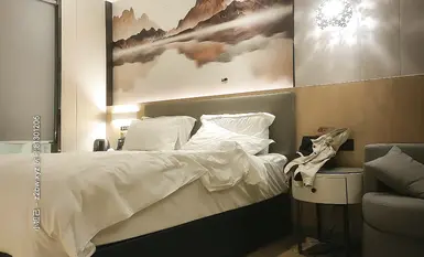 [AI画質向上] [Yidi Tanhua] トップペリフェラルは美しい姿と美しい顔でステージに戻り、ローカットの短いスカートは無限に魅力的です！綺麗なアワビが間近ではっきり見えます！