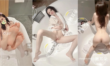 一流のスターのような美しさの女神は「耳を引っ張り」、潤滑されて濡れている大きな男性のコックで満たされ、彼女の膣は潤滑されて暖かく、部外者の目には、背が高くて良い女神です。見た目は犯される必要のある雌犬です。