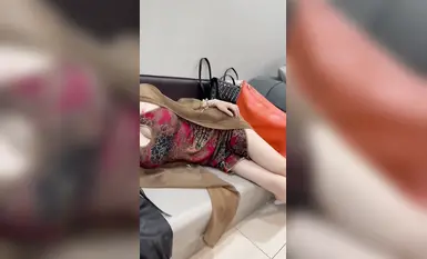 Awek E-cup Mino difilemkan secara peribadi dan disetubuhi dari belakang