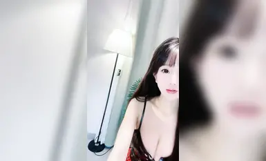 The top newcomer green goddess goes to the sea [Yiren] 9 points for super good looks, a beautiful star-level anime figure, and her tender pussy is very pink and tight