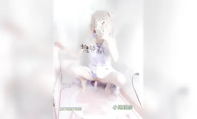 Twitter Loli kontras muktamad [Xiao Lingjiang] menyentuh sendiri dan memasukkan BB super merah jambu dan pelbagai koleksi COS yang lembut (13)