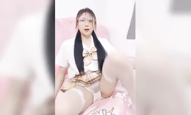 2024年7月，新人下海【小甜舔】戴著眼鏡的學生妹！超美胸！超想舔她，眼鏡妹就是看著過癮 (6)