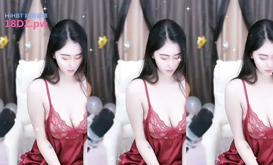 Dewi keinginan tulen berdada besar terbaik pada bulan Julai berpose dalam pakaian seksi dan melebarkan kakinya untuk melancap dengan alat peraga / Betta cantik bangsa campuran TTUU menanggalkan dan menanggalkan tali pinggangnya dengan alat penggetar yang 