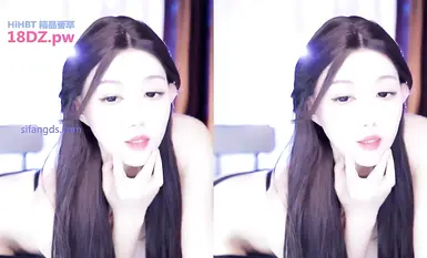 Ang pinakamagandang bigating diyosa ng dalisay na pagnanasa noong Hulyo ay nag-pose sa seksing damit at ibinuka ang kanyang mga binti para magsalsal gamit ang mga props/Betta mixed-race beauty TTUU na naghubad at nagtanggal ng kanyang sinturon na may vibr