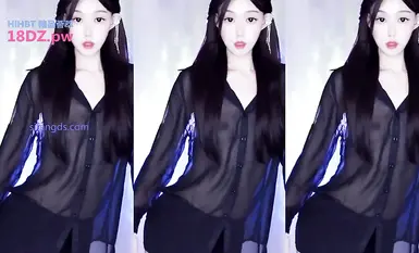 Dewi terbaik berpayudara besar nafsu tulen pada bulan Julai, memakai pakaian seksi, bergambar dengan kaki terbentang dan melancap dengan alat peraga / Betta yang cantik berbangsa campuran TTUU menanggalkan pakaian, menanggalkan tali pinggangnya, meletakka