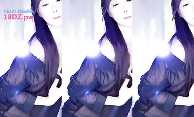 Dewi terbaik berpayudara besar nafsu tulen pada bulan Julai, memakai pakaian seksi, bergambar dengan kaki terbentang dan melancap dengan alat peraga / Betta yang cantik berbangsa campuran TTUU menanggalkan pakaian, menanggalkan tali pinggangnya, meletakka