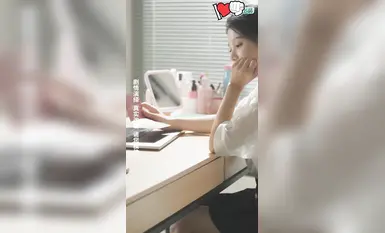 エロティックなショートドラマ「Police Beauty Zhang Jinyu」は、魅力的な女性警察官が萎縮した実際の出来事を基にして、堕天使がどのようにして復讐劇を始めたのかを描いています。第4話