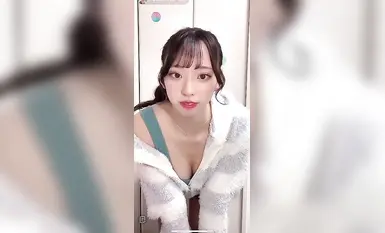 [Live chat] Vertical screen! High quality! A beautiful girl with a SS-class talent-level appearance wearing a revealing camisole and shorts under her J-Pique pajamas has arrived! Healthy fair skin and a soft body!