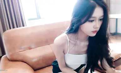 【Stripchat】超像鞠婧禕的反差性冷淡臉女主播「lucy_1811」精瘦身材居然長著個蜜桃臀