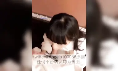 Con chó cái siêu dịu dàng và dễ thương "Angela" trông giống như một cô bé loli ngây thơ với đôi bím tóc, nhưng thực ra cô ấy là một con chó cái tương phản luôn khao khát được lấp đầy lồn của mình bởi con cặc lớn của bố.