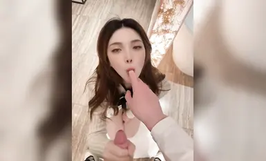 清纯美女口爆,这颜值,看着都受不了