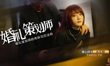 Perancangan perkahwinan yang mendalam oleh Lan Keying. Kemaluan bakal pengantin perempuan itu sangat seksi. Dia mempunyai susuk tubuh yang langsing dan disentuh kuat dari belakang.