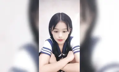 [Puteri Taiping] Seorang gadis comel beruniform ekor kuda berganda Lolita ② kelihatan tidak bersalah dan comel Dia melancap dengan alat peraga dan kemudian disentuh oleh pasangan seksnya Dia memegang batang besar dan mahu disentuhnya .