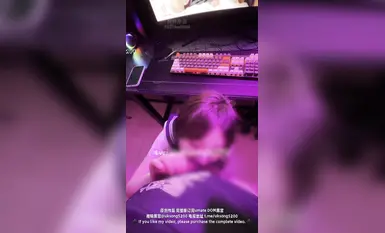 2024.7.25，大神復出，980元新作【DOM黑宮】在網吧做愛，19歲學生妹調教，頂不住了(2)