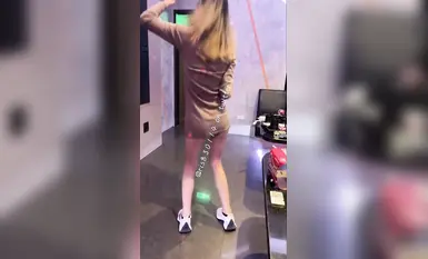 Pada tahun 2024, wanita cantik pendakap gigi Taiwan [RayRay Rui Rui] menghantar tweet satu manfaat, mendedahkan payudaranya yang besar di pasar raya, melakukan hubungan seks 3P serampang dua mata, jarang menunjukkan wajahnya (5)