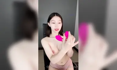 訂閱私拍泄密！OF人氣女神前女團成員【minarocket】下海大尺度，頂級身材特寫全裸道具騷舞，專業跳舞的就是不一樣