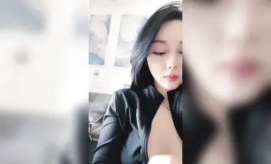 Dewi selebriti Internet kecantikan seksi [coco] menanggalkan payudaranya yang berbentuk figura, mendedahkan farajnya secara kecil-kecilan dan mempunyai faraj yang sangat cantik Dia melebarkan kakinya dan menggosoknya, membuatkan orang ramai mahu berhenti.