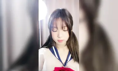 ❤❤純欲系天花板，雙馬尾極品美少女，情趣裝短裙扭腰擺臀，無毛小騷逼特寫，道具猛捅跳蛋震，高潮淫水直流