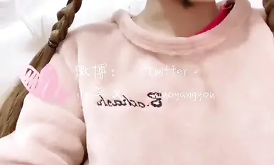 청순하고 대조적 인 귀여운 소녀 "작은 양유 @xiaoyangyou"는 사랑스러운 목소리와 밀기 쉬운 부드러운 몸매를 가지고 있습니다. 순수하고 달콤하고 귀여운 소녀는 약간 대조되는 암캐입니다! (2)