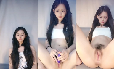 Gadis cantik sekolah berusia 18 tahun [sobobo Xiaoyi] menari menggoda dan melancap, mengeluarkan cecair putih (9)