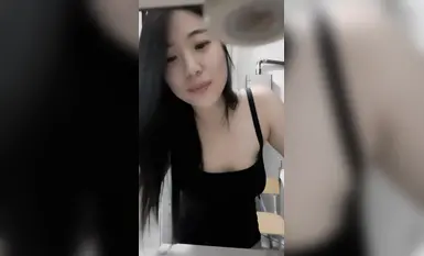 2024年6月，学生妹挺叛逆，【你的白月光】，在宿舍就把欲望写脸上了，极品美穴，身材一流很挑逗！ (2)