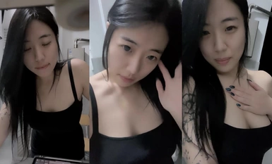 2024年6月，学生妹挺叛逆，【你的白月光】，在宿舍就把欲望写脸上了，极品美穴，身材一流很挑逗！ (3)