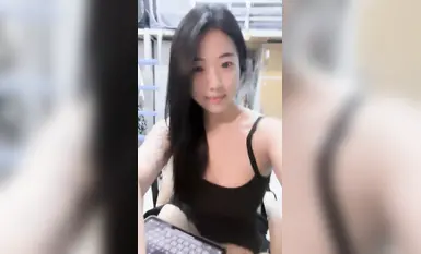 2024年6月，学生妹挺叛逆，【你的白月光】，在宿舍就把欲望写脸上了，极品美穴，身材一流很挑逗！ (5)