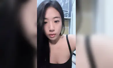 2024年6月，學生妹挺叛逆，【你的白月光】，在宿舍就把慾望寫臉上了，極品美穴，身材一流很挑逗！(6)