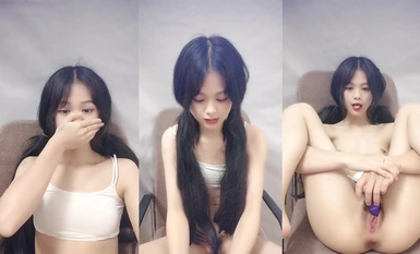 Loli gadis muda pertunjukan tarian telanjang [Xiaoyi's so bobo] vibrator melancap tanpa kondom (3)